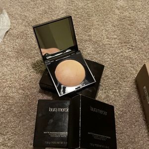 Laura Mercier Matte Radiance baked powder